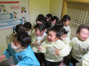 風速15メートルを体感中!! みんな大興奮です!